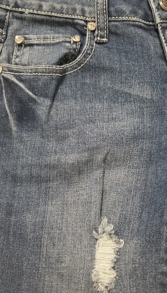 Earl distressed Jean's size 1 with crystals - Picture 7 of 8
